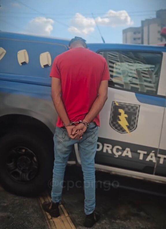 Imagem destacada do post: Homem que fingia ser policial militar para obter vantagens pessoais é preso