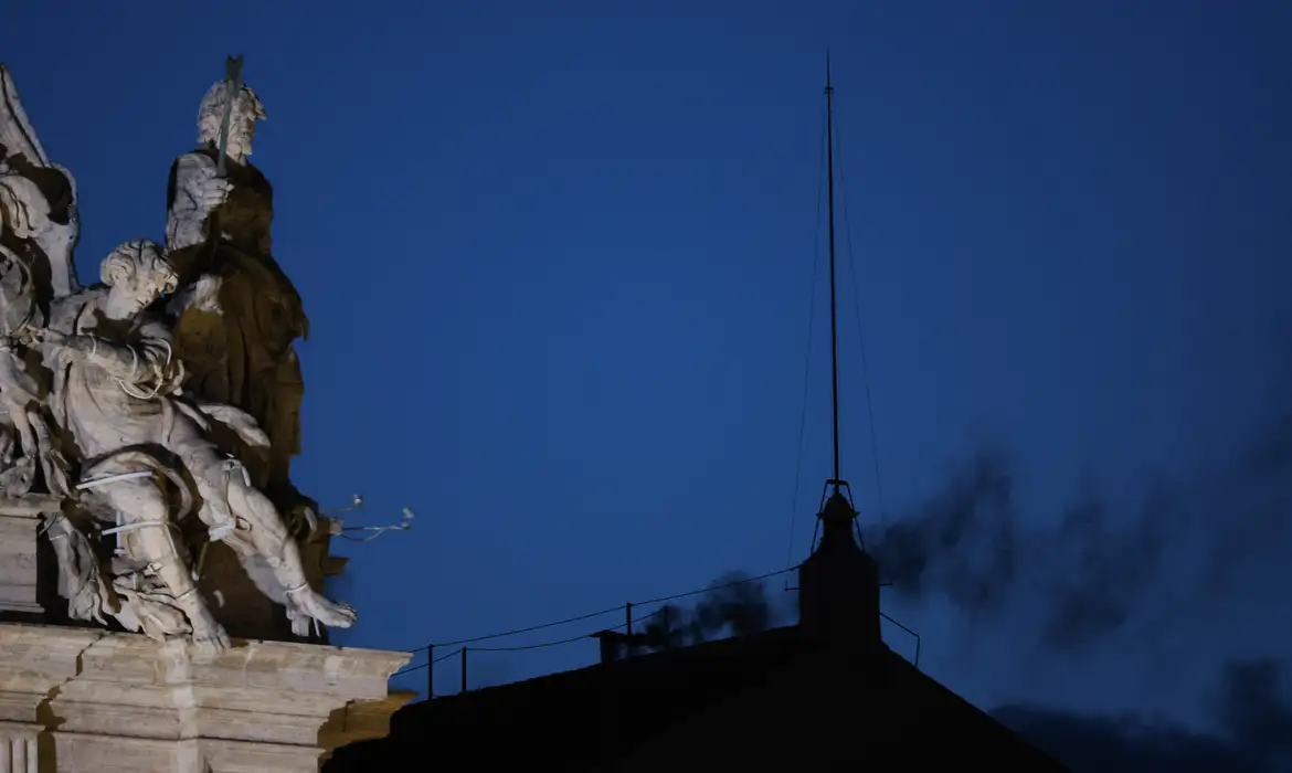 Fumaça preta: 3ª votação termina sem eleger papa nesta quinta (08) 1 2025 05 07t190315z 1171517946 rc27deakrlit rtrmadp 3 pope succession 2 2