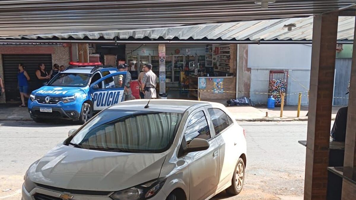 Imagem destacada do post: Mulher é morta a facadas por homem que a assediava em distribuidora de Goiânia