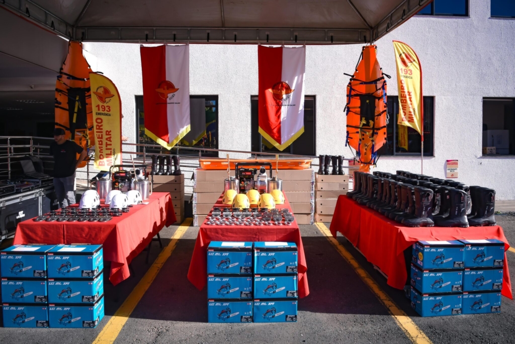 Corpo de Bombeiros recebe 33 novas viaturas e equipamentos 1 Corpo de Bombeiros recebe R 16 milhoes em viaturas e equipamentos Romullo Carvalho 3 2048x1367 1