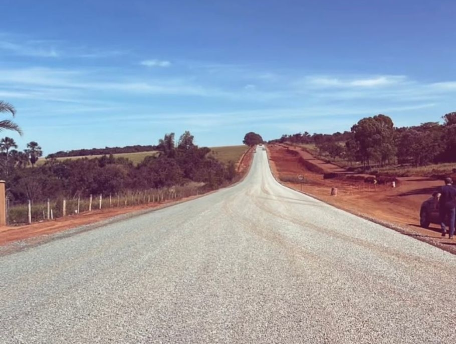 Imagem destacada do post: GO-219, que liga Passa Quatro a Orizona, entra na reta final de pavimentação