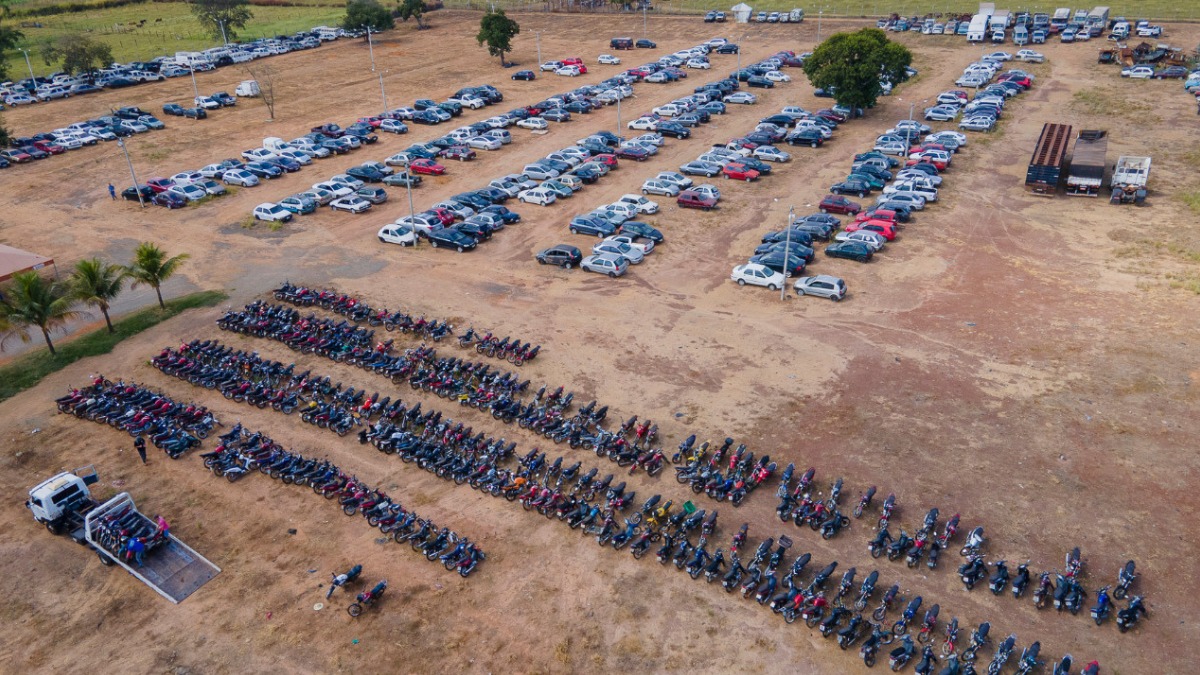 Imagem destacada do post: Mais de 700 veículos serão leiloados pelo Detran; saiba como participar
