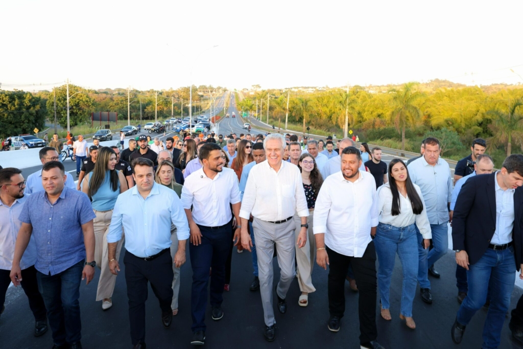 SECOM VIADUTO CAR E CAMINHADA ATE TRINDADE CRISTIANO BOREGES ROMULLO CARVALHOE JUNIOR GUIMARAES 2048x1366 1