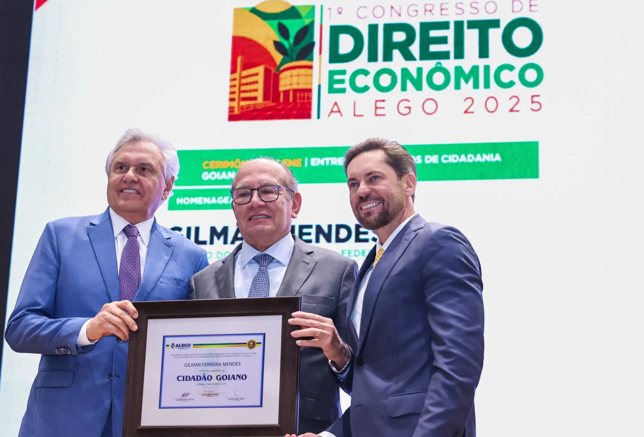 Imagem destacada do post: Ministros Dias Toffoli e Gilmar Mendes recebem título de cidadão goiano
