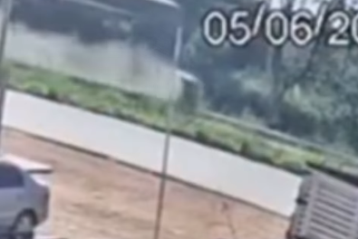 Imagem destacada do post: Carro voa em acidente na GO-020, entre Senador Canedo e Bela Vista