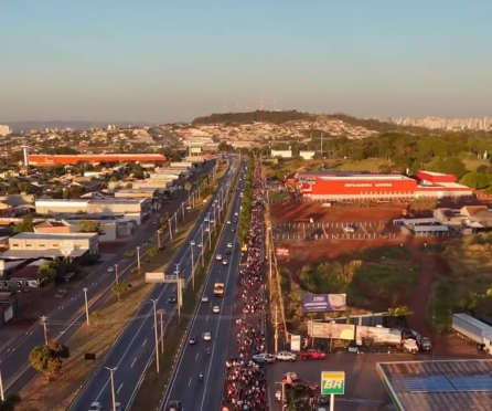Imagem destacada do post: Fiéis lotam Rodovia dos Romeiros no terceiro dia da Romaria; veja vídeo