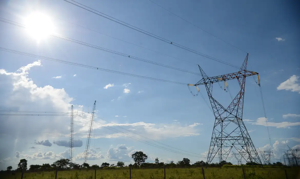 Imagem destacada do post: Energia elétrica entra na bandeira vermelha 2 e fica mais cara a partir de agosto