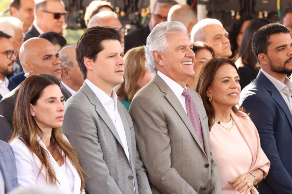 Milhares de fiéis participam da missa de encerramento da Romaria 2025 1 CAIADO E GRACINHA TRINDADE Hegon Correa e Walter Folador 1536x1024 1
