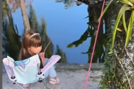 Imagem destacada do post: Maria Alice pega peixe “enorme” no exato momento que Virgínia chega pra gravar