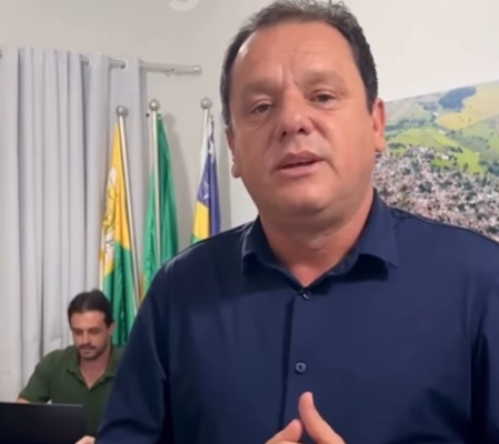 Imagem destacada do post: Prefeito afirma que descobriu desvio de R$ 5 milhões e bloqueia contas; veja vídeo