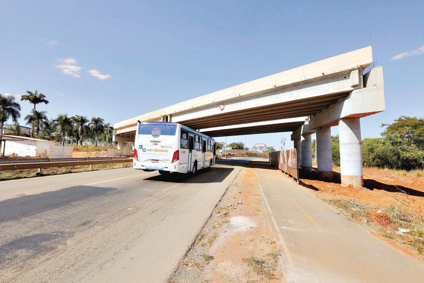 Imagem destacada do post: Viaduto da GO-020, de Goiânia a Canedo, deve ser concluído em 2026