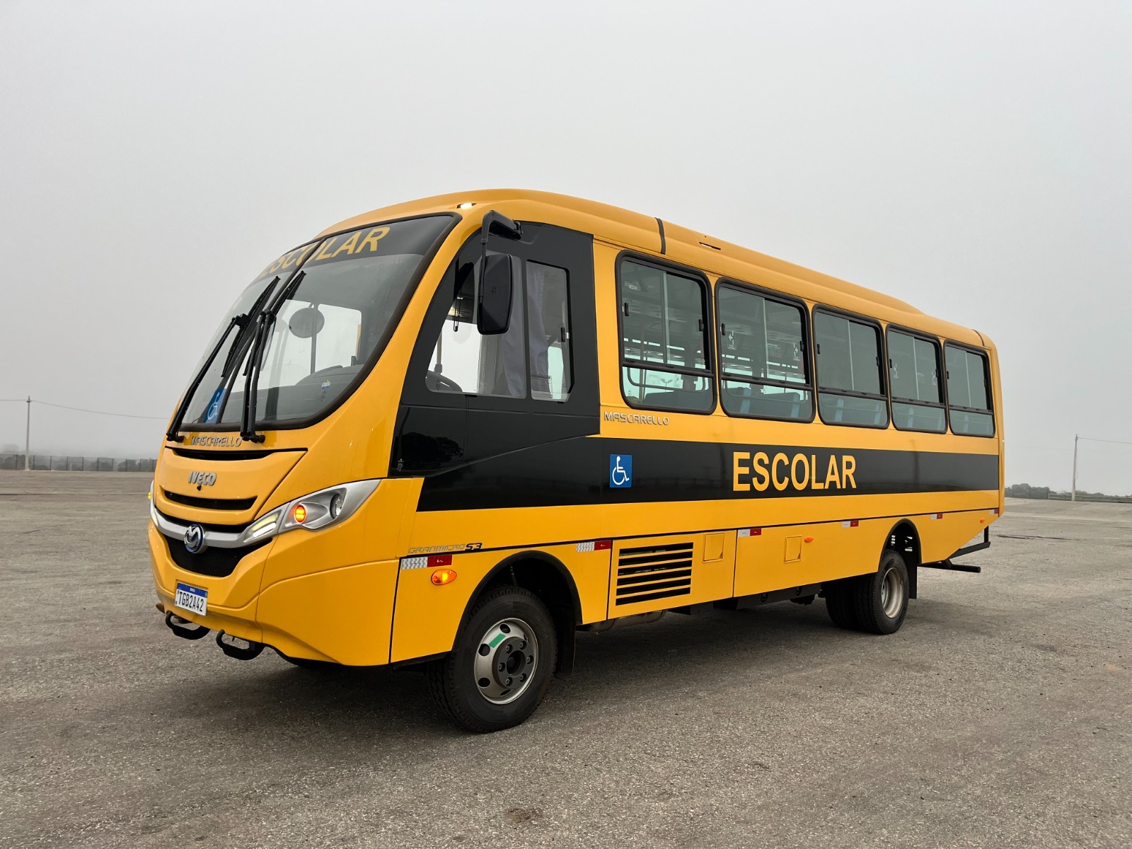 Imagem destacada do post: Micro-ônibus comprado com recursos próprios reforça transporte escolar