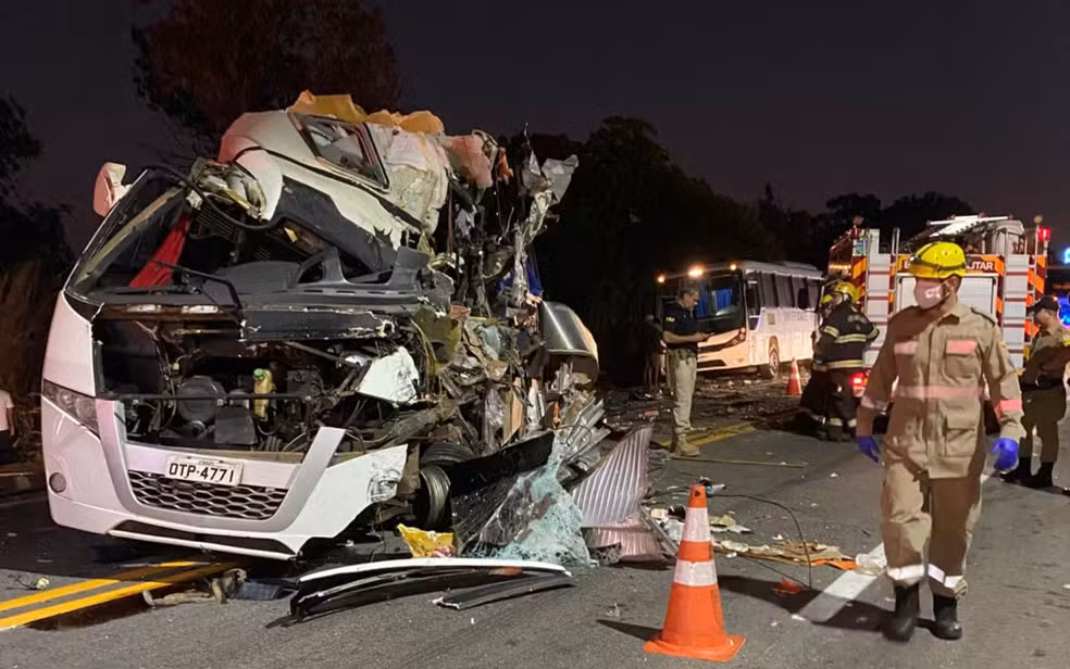Imagem destacada do post: Acidente grave com ônibus de estudantes do Pará deixa seis mortos, na BR-153