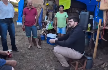 Imagem destacada do post: VÍDEO: Reitor da Basílica de Trindade conquista romeiros com visita divertida