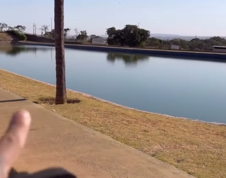 Imagem destacada do post: Thomaz Costa, ator e ex-Fazenda, curte dia em arena de wakeboard, na GO-020