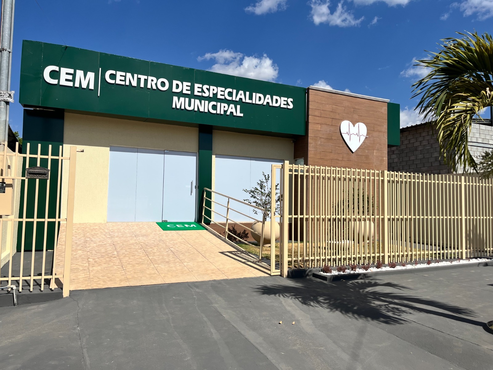 Imagem destacada do post: Zé Délio inaugura Centro de Especialidades Municipal com mais atendimentos