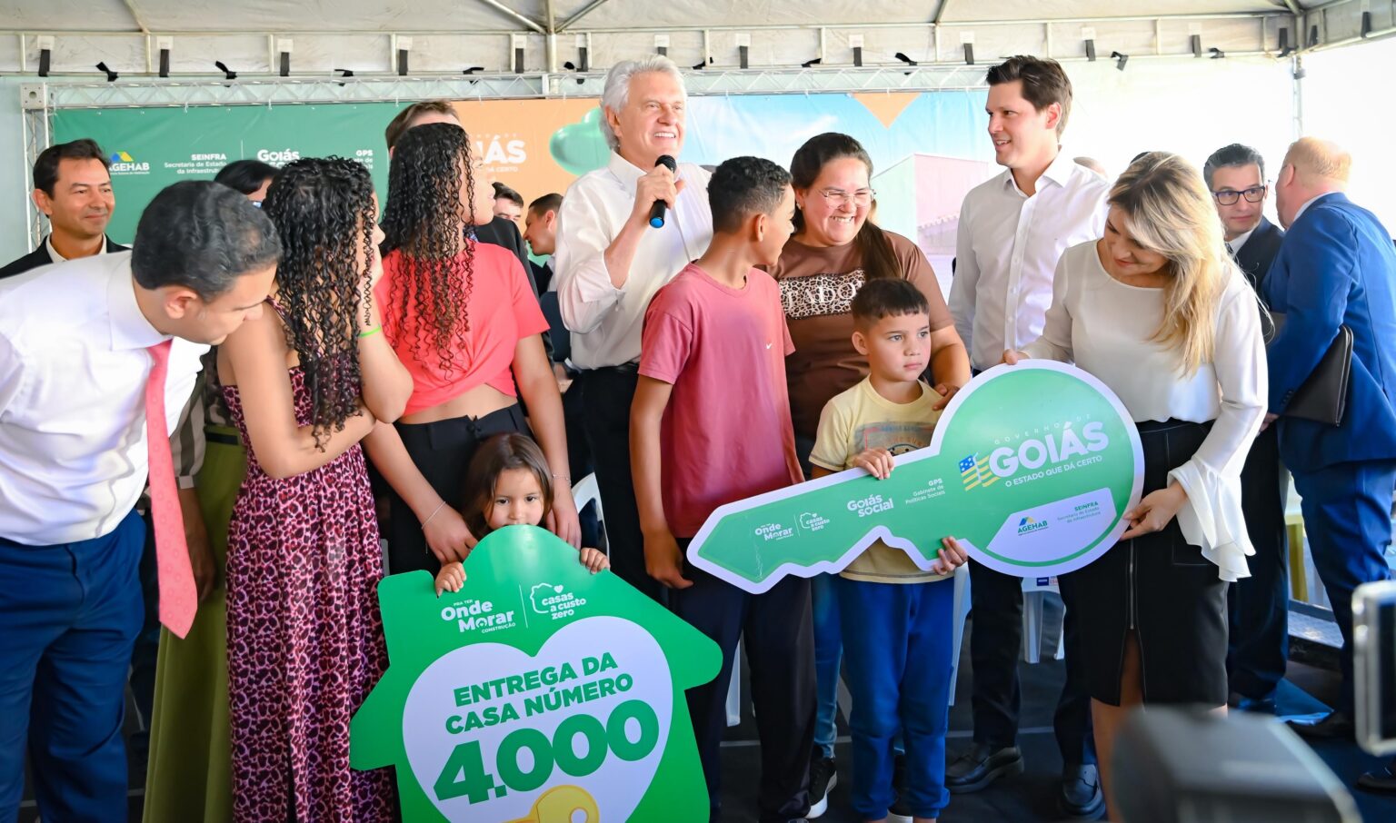 Imagem destacada do post: Caiado e Daniel entregam 30 casas a custo zero em Santa Cruz de Goiás