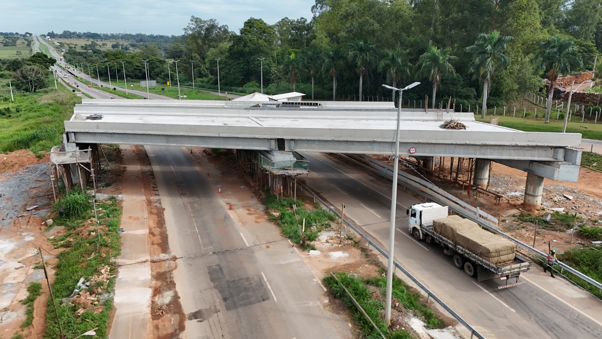 Imagem destacada do post: Obras do viaduto da GO-020 em Senador Canedo serão retomadas pela Goinfra; entenda fase