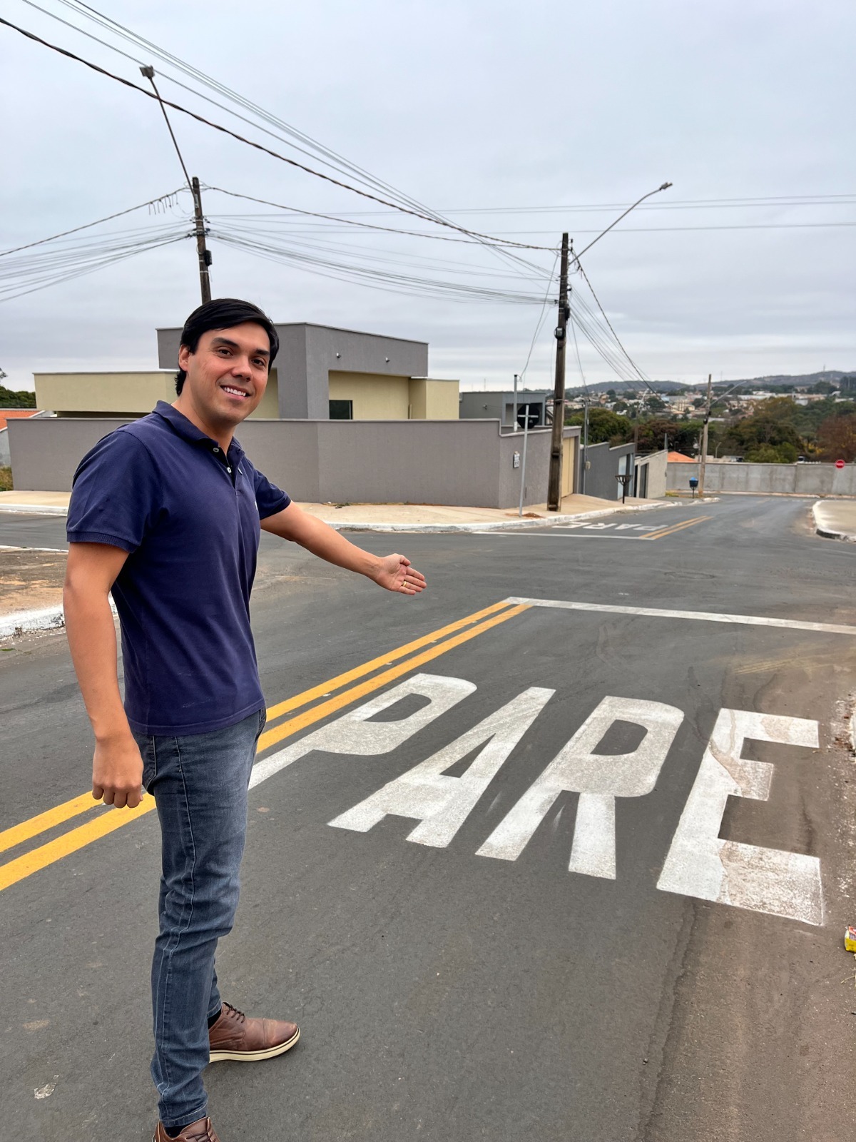 Imagem destacada do post: Zé Délio implanta sinalização em bairros novos e fará manutenção em toda a cidade