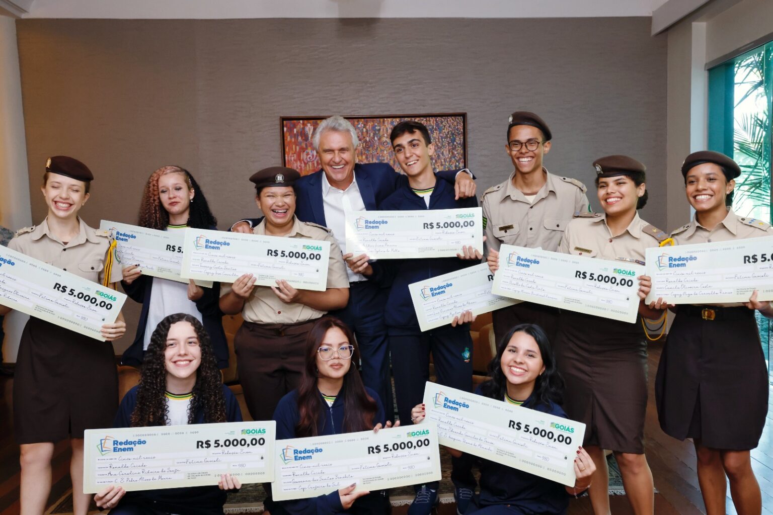 Imagem destacada do post: Caiado anuncia que vai dar R$ 10 mil a estudantes com nota alta no Enem
