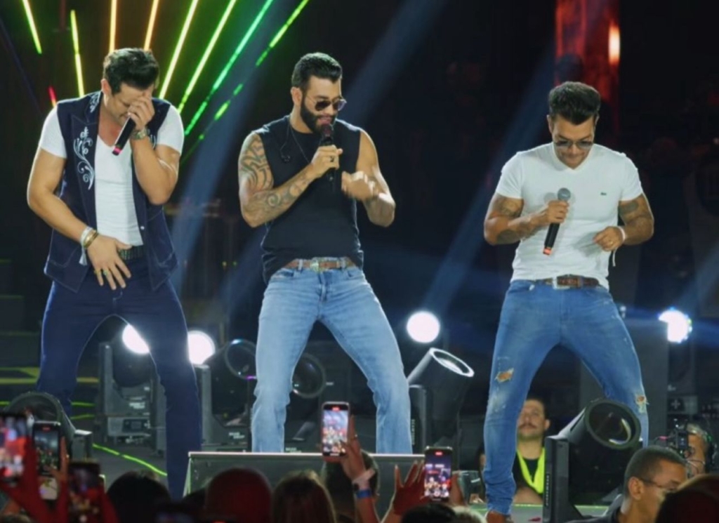 Gusttavo Lima declara amor por Goiânia em show lotado: "Foi aqui que tudo começou" 1 Israel Novaes Gusttavo Lima e Thiago Brava 1
