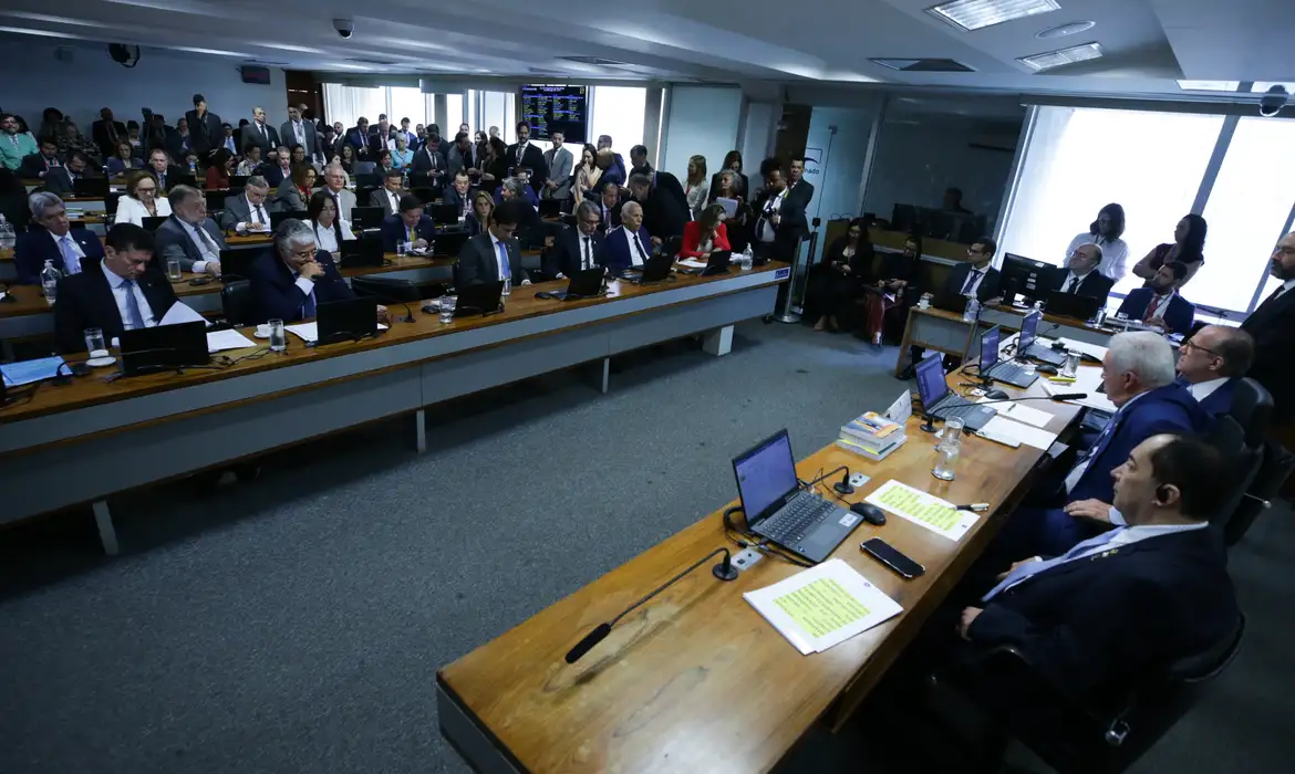 Imagem destacada do post: Senado rejeita e enterra PEC da Blindagem em votação unânime