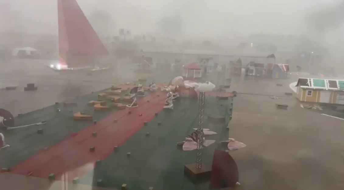 Imagem destacada do post: Ventania danifica estrutura do Natal do Bem, no Oscar Niemeyer, na GO-020