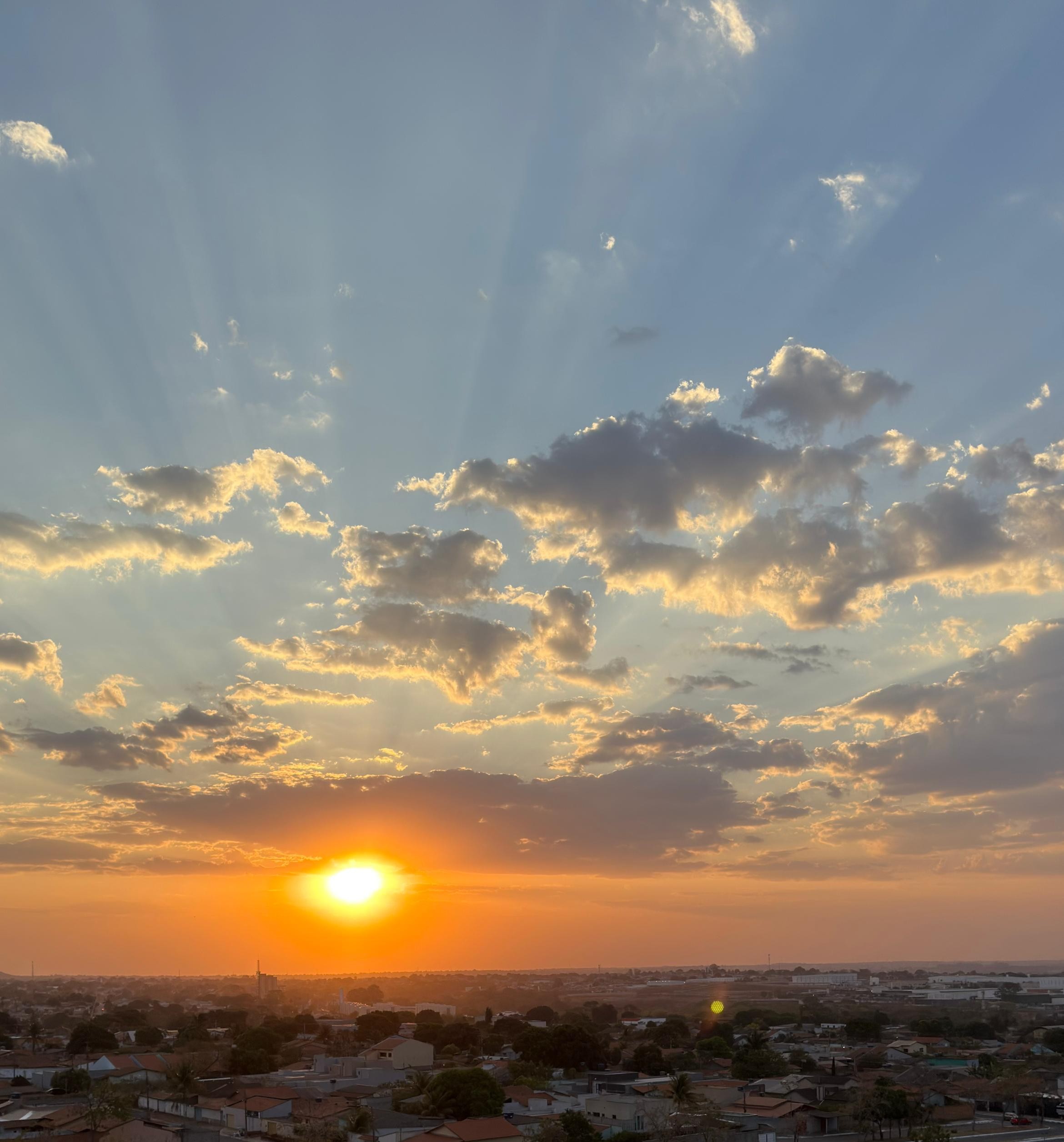 Imagem destacada do post: Últimos dias de 2025 serão de calor extremo em Goiânia e região sul do estado