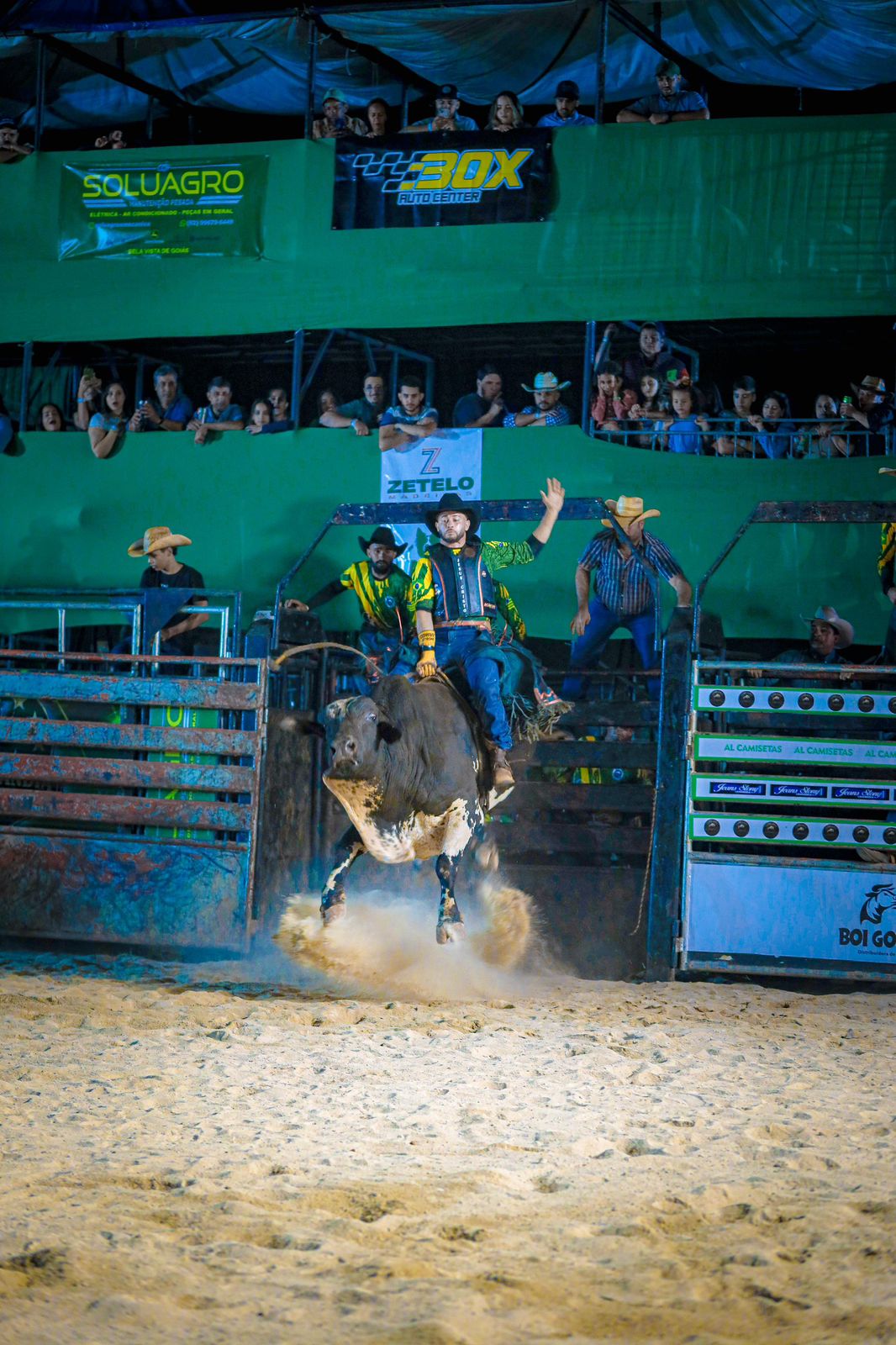 Imagem destacada do post: Roselândia é Show atrai milhares de pessoas em 1ª edição de festa de rodeio