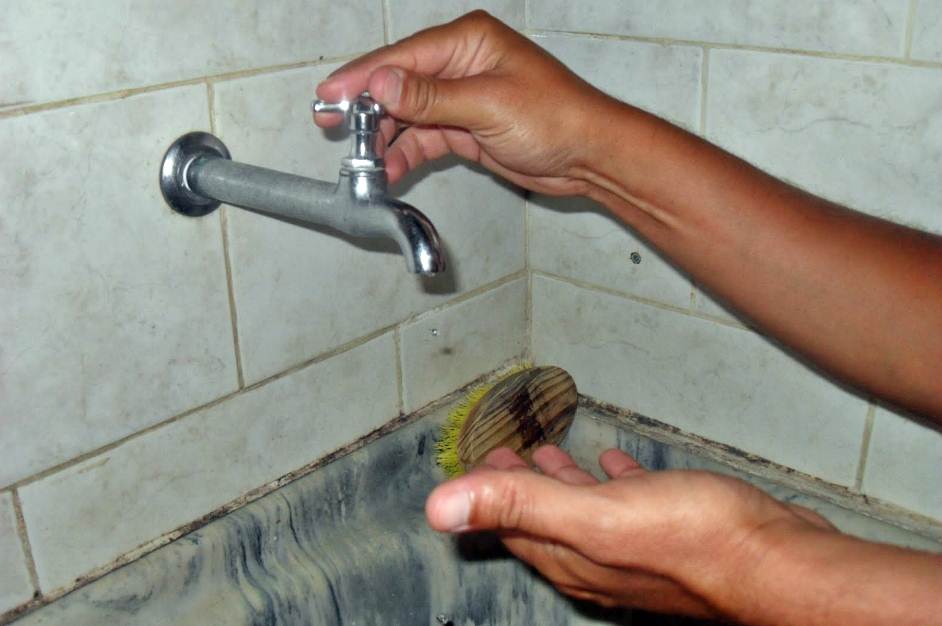 Imagem destacada do post: Moradores de Cristianópolis reclamam de falta de água na cidade há quase 20 dias