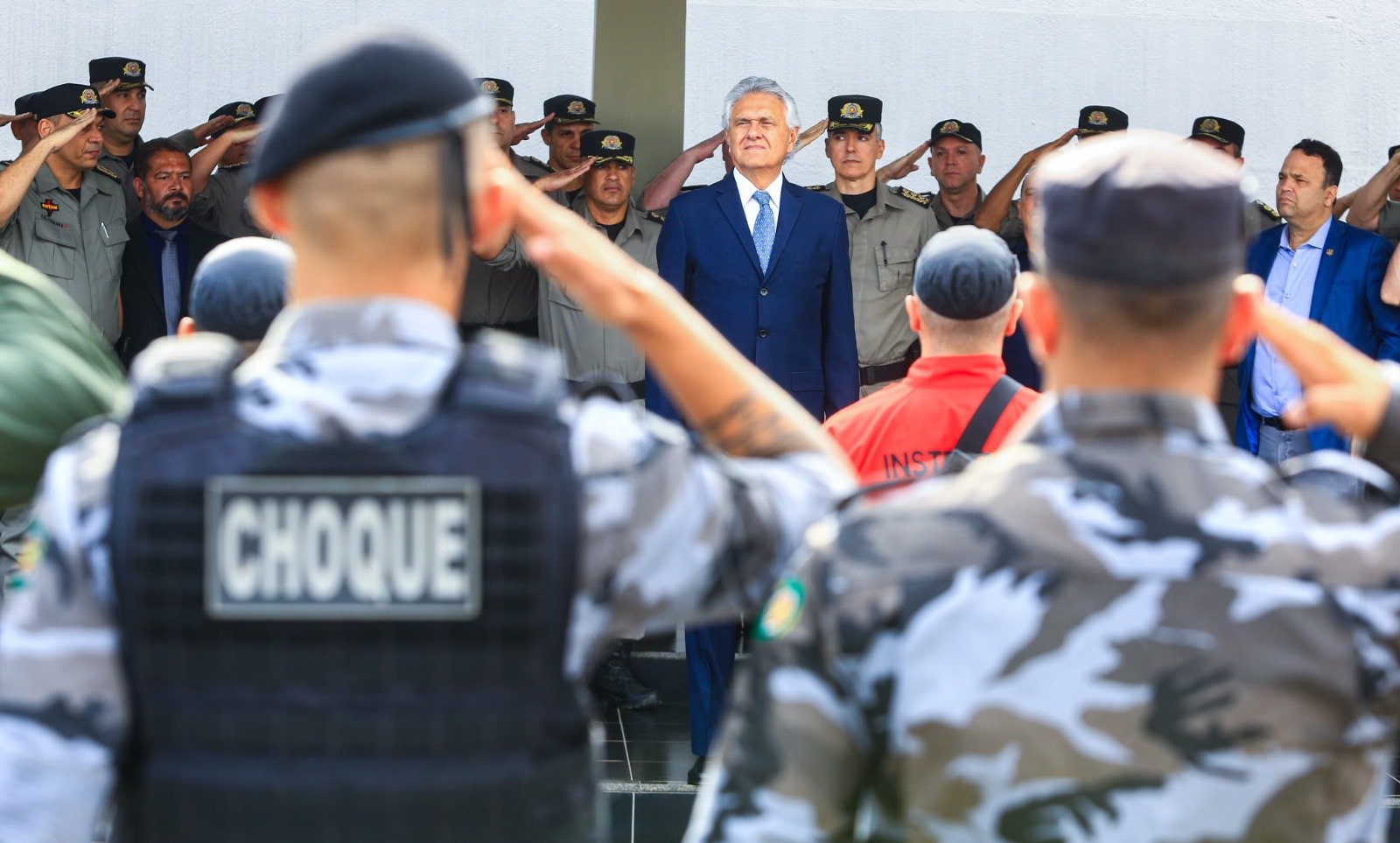 Imagem destacada do post: Caiado manifesta apoio a Castro e exalta coragem das forças de segurança do Rio