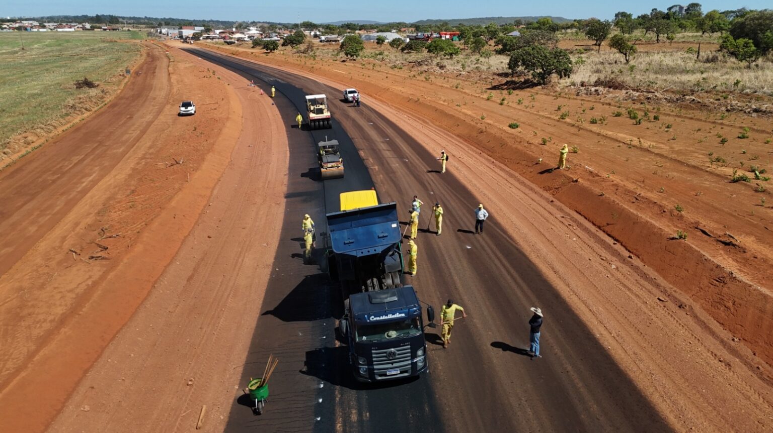Imagem destacada do post: GO-219, entre Hidrolândia e Bela Vista de Goiás, recebe capa asfáltica