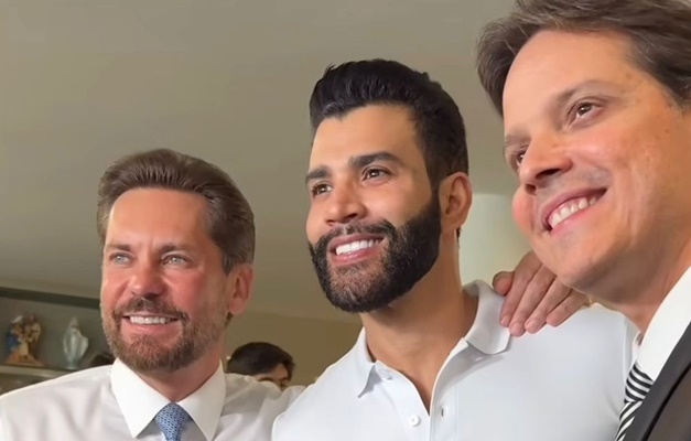 Imagem destacada do post: Em cerimônia simples, cantor Gusttavo Lima recebe Título de Cidadão Goiano [vídeo]