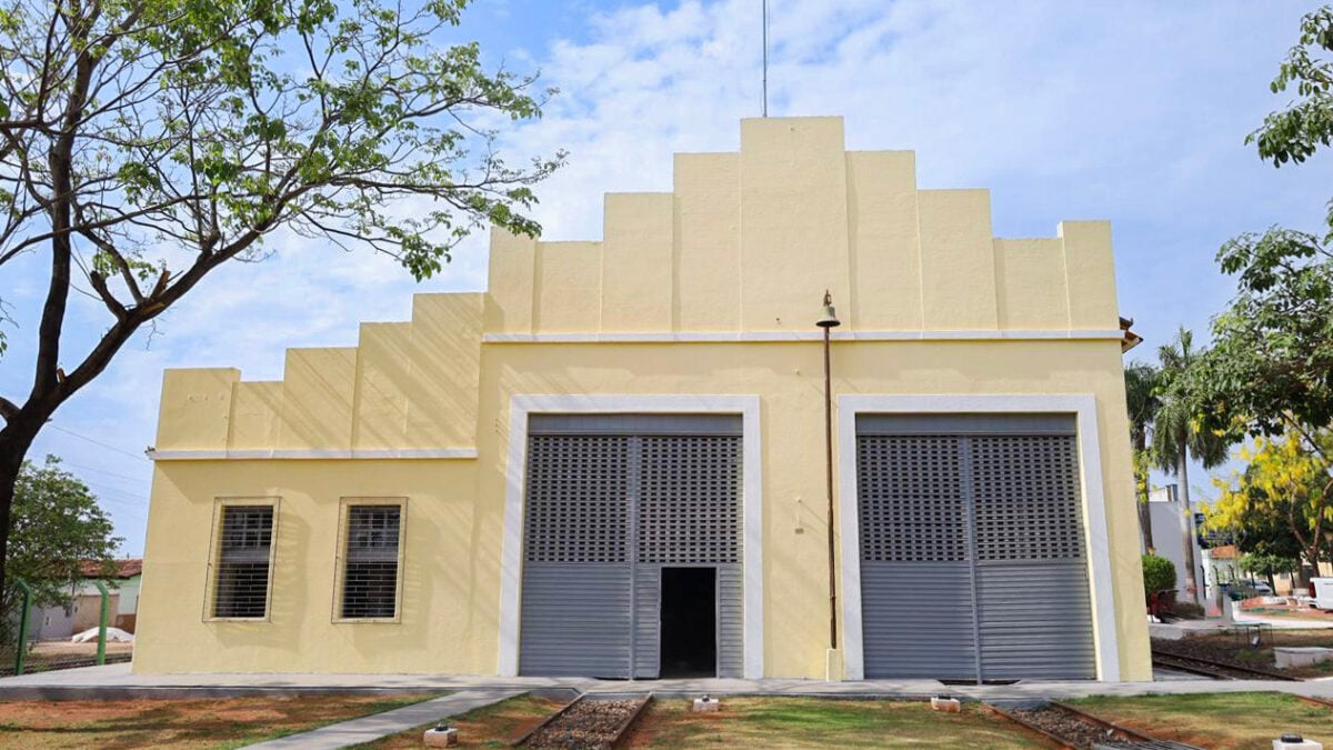 Imagem destacada do post: Pires do Rio inaugura 1ª sala de cinema pública no Museu Ferroviário