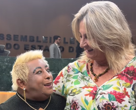 Imagem destacada do post: Patixa agradece dentistas em sessão solene na Assembleia de Goiás: “Muito feliz”