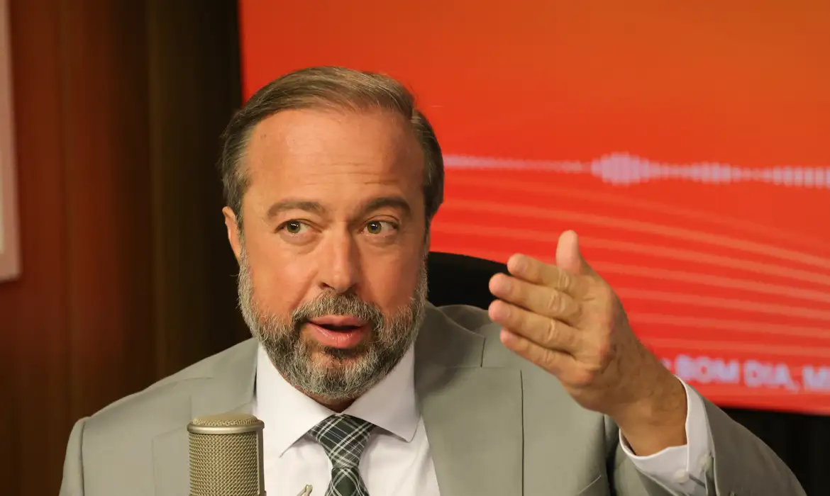 Imagem destacada do post: “Não precisamos do horário de verão este ano”, diz ministro de Minas e Energia