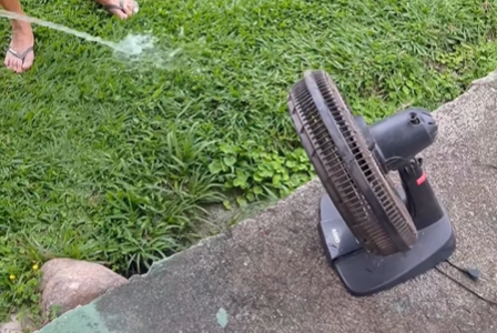 Imagem destacada do post: Pai mostra ‘jeito certo’ de limpar o ventilador e surpreende filho [vídeo]