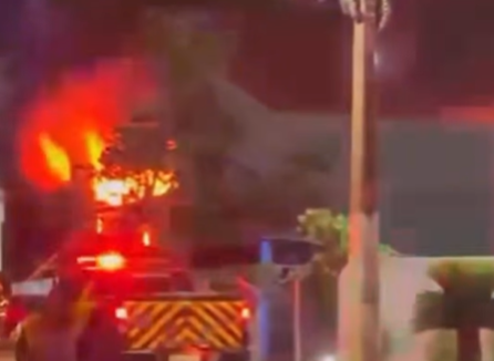 Imagem destacada do post: Galpão de fábrica pega fogo e é destruído em Senador Canedo