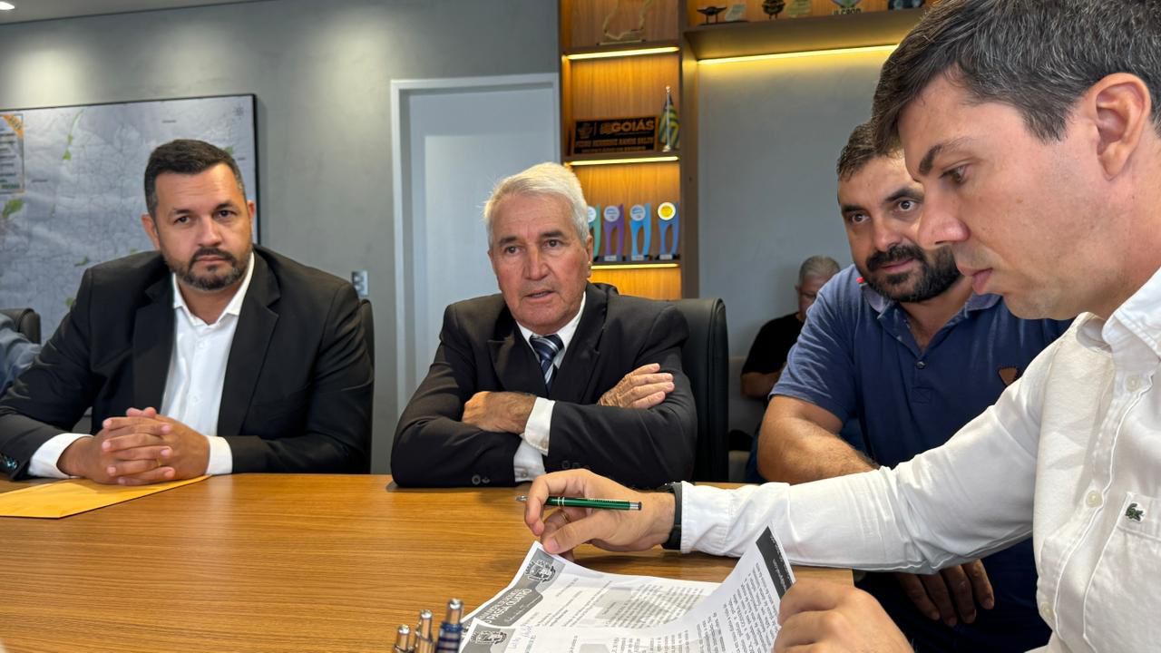 Imagem destacada do post: Prefeito de P4 busca soluções na Goinfra para reduzir acidentes na GO-139