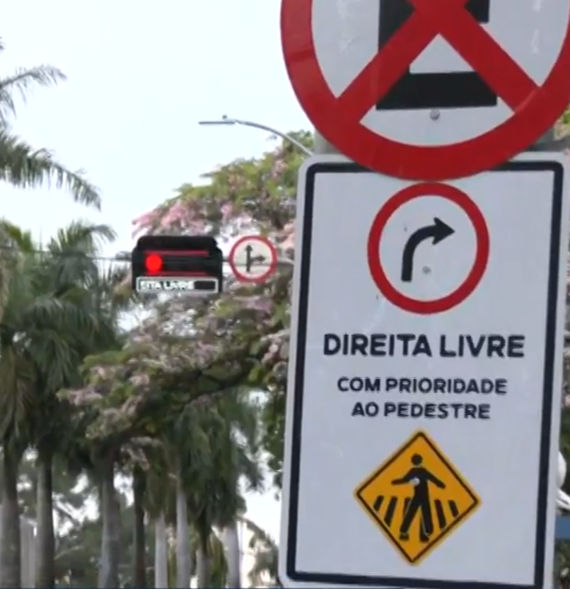 Imagem destacada do post: Semáforos inteligentes começam a ser testados nas ruas de Goiânia