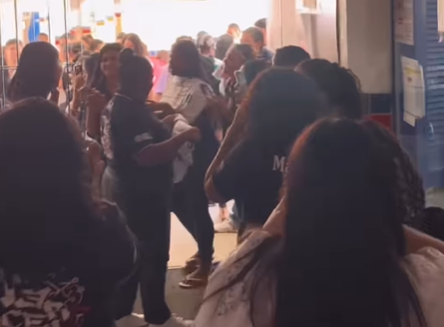 Imagem destacada do post: Último dia de aula na escola emociona estudantes e repercute na web [vídeo]