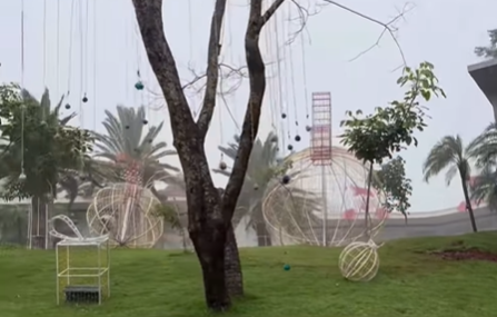 Imagem destacada do post: Motorista mostra mansão decorada de Virgínia: “Até na chuva é bonito!” [vídeo]