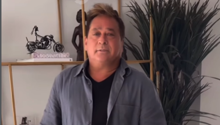 Imagem destacada do post: Leonardo tem alta médica após passar a noite em hospital e brinca [vídeo]