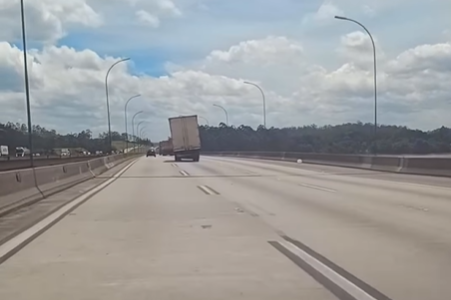 Imagem destacada do post: Rajadas empurram caminhão e veículo quase tomba em SP [vídeo]