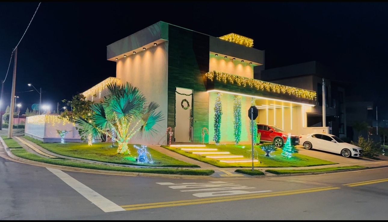 Imagem destacada do post: Moradores de condomínio de luxo fazem concurso de decoração de Natal