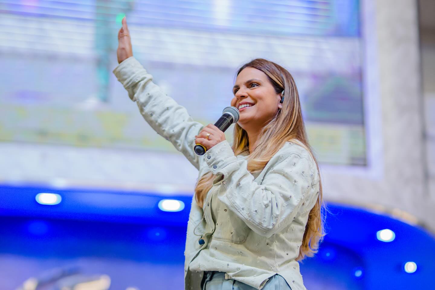 Imagem destacada do post: Aline Barros se apresenta no Natal do Bem, na GO-020, nesta quinta-feira (11/12)