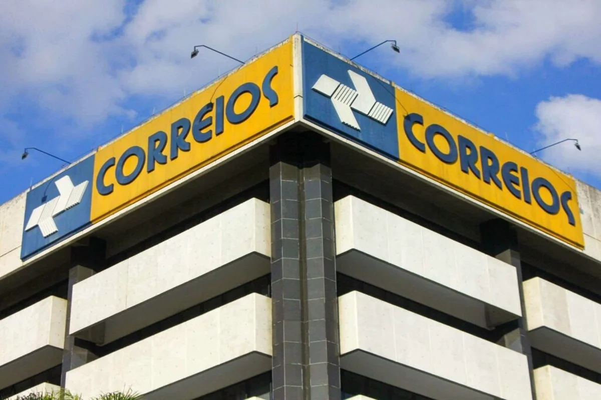 Imagem destacada do post: Correios deve fechar cerca de mil agências e demitir mais de 15 mil funcionários