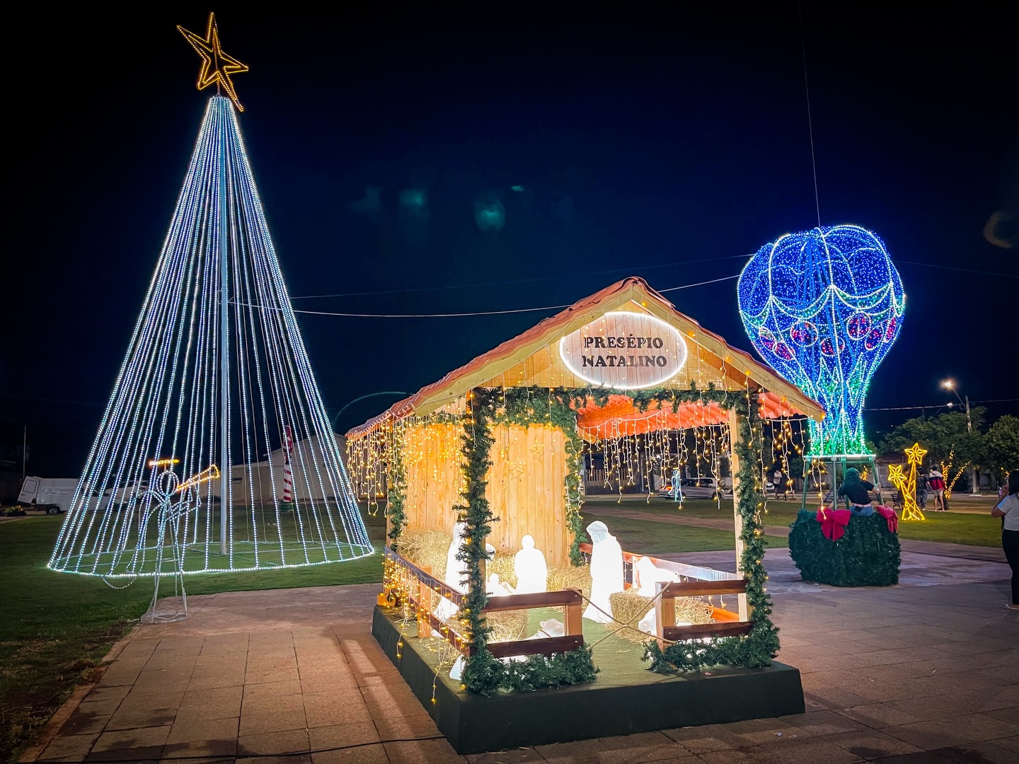 Imagem destacada do post: Prefeito Zé Délio entrega iluminação de Natal com decoração ampliada