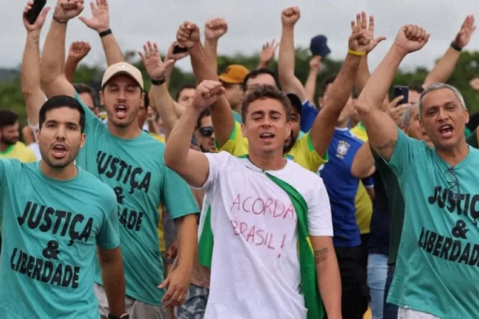 Imagem destacada do post: Nikolas e apoiadores fazem 100 km de caminhada e chegam em Cristalina
