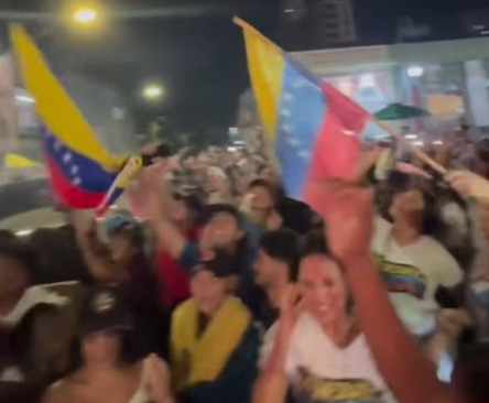 Imagem destacada do post: Venezuelanos fazem atos pelo Brasil e comemoram captura de Nicolás Maduro